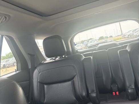 Used 2022 Ford Explorer XLT w/ Equipment Group 202A RWD image 14