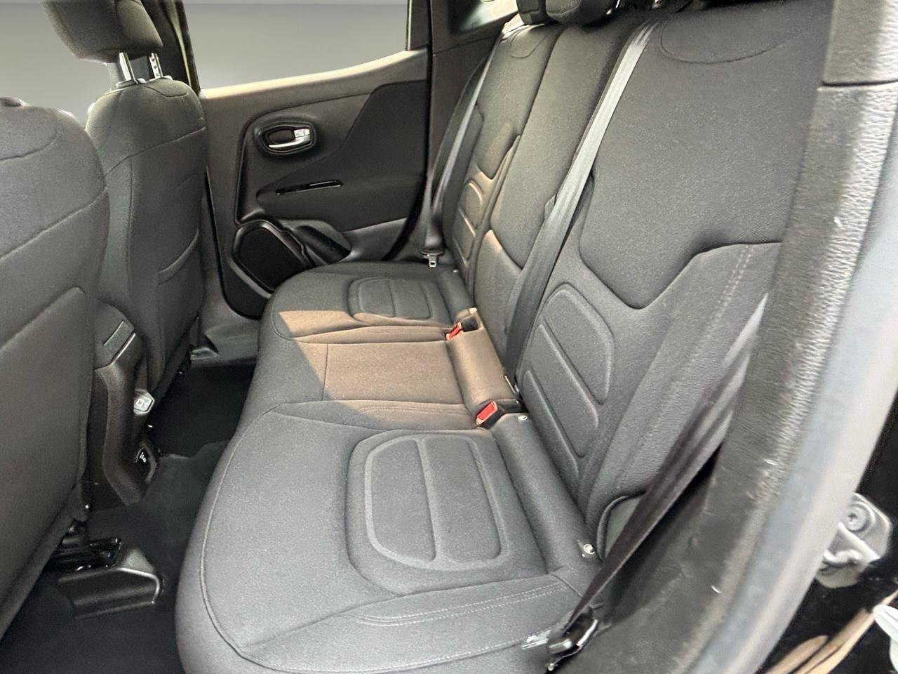 Used 2021 Jeep Renegade Latitude w/ Convenience Group AWD/4WD image 18