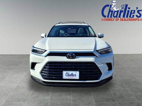 Used 2024 Toyota Grand Highlander XLE image 2