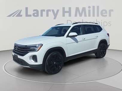 Used 2024 Volkswagen Atlas SE w/ Black Wheel Package