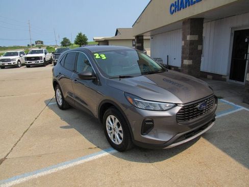 Used 2023 Ford Escape Active AWD/4WD image 3