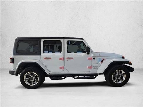Used 2018 Jeep Wrangler Unlimited Sahara w/ Dual Top Group AWD/4WD image 4
