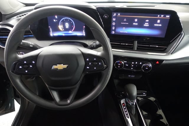 Used 2025 Chevrolet Trax LT FWD image 12