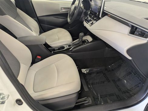 Used 2021 Toyota Corolla LE image 29