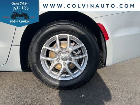 Used 2024 Chrysler Pacifica Touring-L image 12