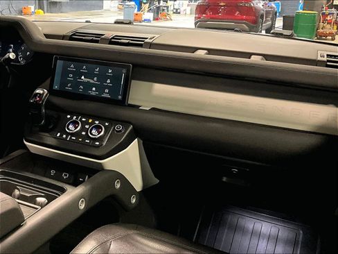 Used 2023 Land Rover Defender 110 SE image 14