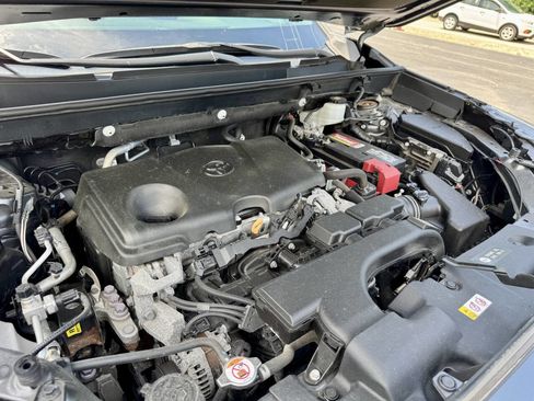 Used 2020 Toyota RAV4 XLE AWD/4WD image 38