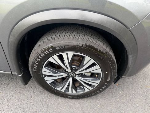 Used 2021 Nissan Rogue SV w/ Premium Package FWD image 2