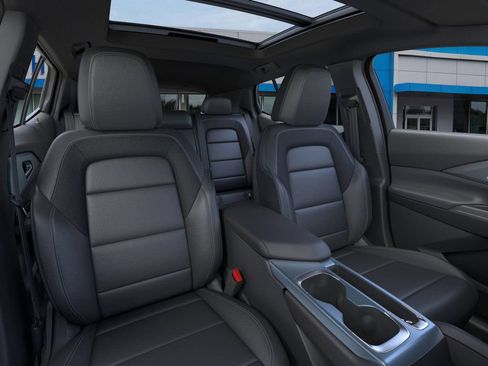 New 2026 Chevrolet Equinox EV LT w/ LPO, Blackout Package AWD/4WD image 16