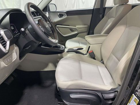Used 2023 Kia Soul LX w/ LX Technology Package FWD image 16