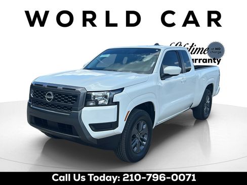 Used 2025 Nissan Frontier SV RWD image 3