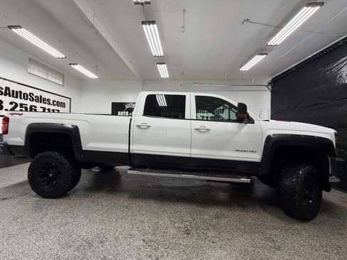 Used 2018 Chevrolet Silverado 3500 LT image 2