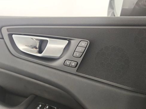 Used 2022 Volvo XC60 B5 Momentum image 23