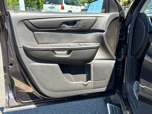 Used 2017 Chevrolet Traverse LT w/ Style and Technology Package AWD/4WD image 17