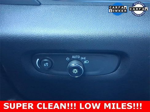 Used 2023 Chevrolet Traverse LT w/ LT Premium Package image 12