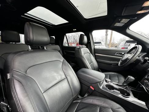 Certified 2018 Ford Explorer XLT w/ Equipment Group 202A image 35