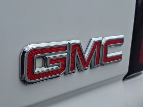Used 2006 GMC Sierra 2500 W/T w/ Snow Plow Prep Package AWD/4WD image 32