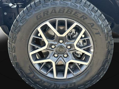 Used 2025 Jeep Wrangler Unlimited Sahara AWD/4WD image 9