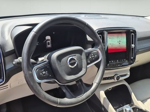 Used 2024 Volvo XC40 B5 Plus w/ Climate Package AWD/4WD image 9