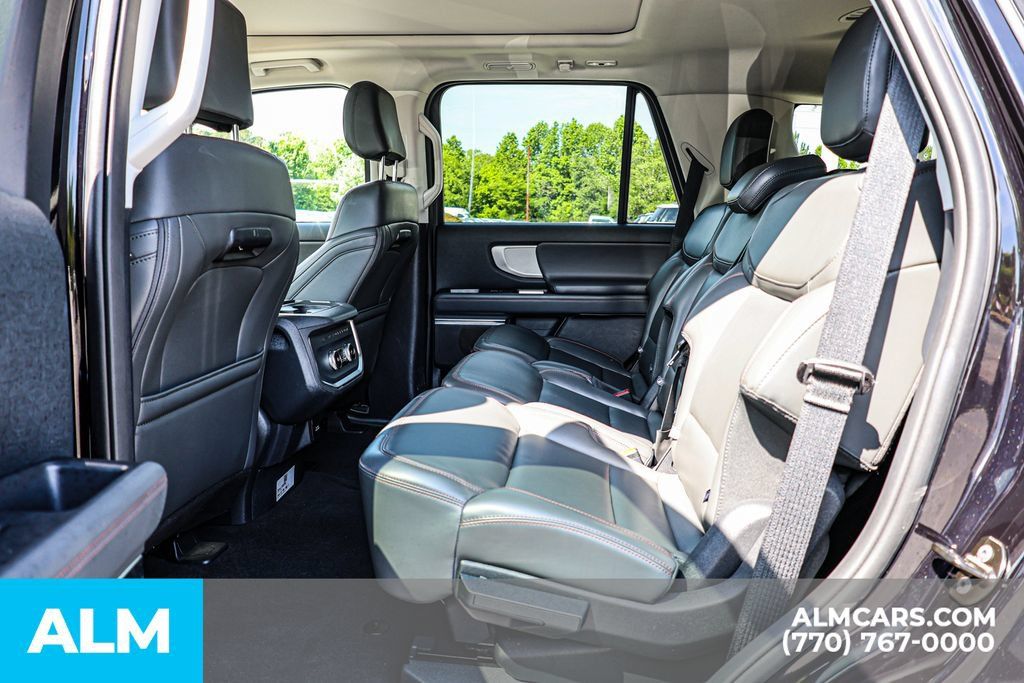 Used 2025 Ford Expedition Active AWD/4WD image 18