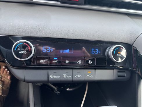 Certified 2025 Hyundai Elantra Hybrid FWD image 18