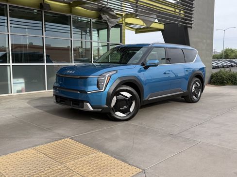 Used 2024 Kia EV9 Wind AWD/4WD image 1