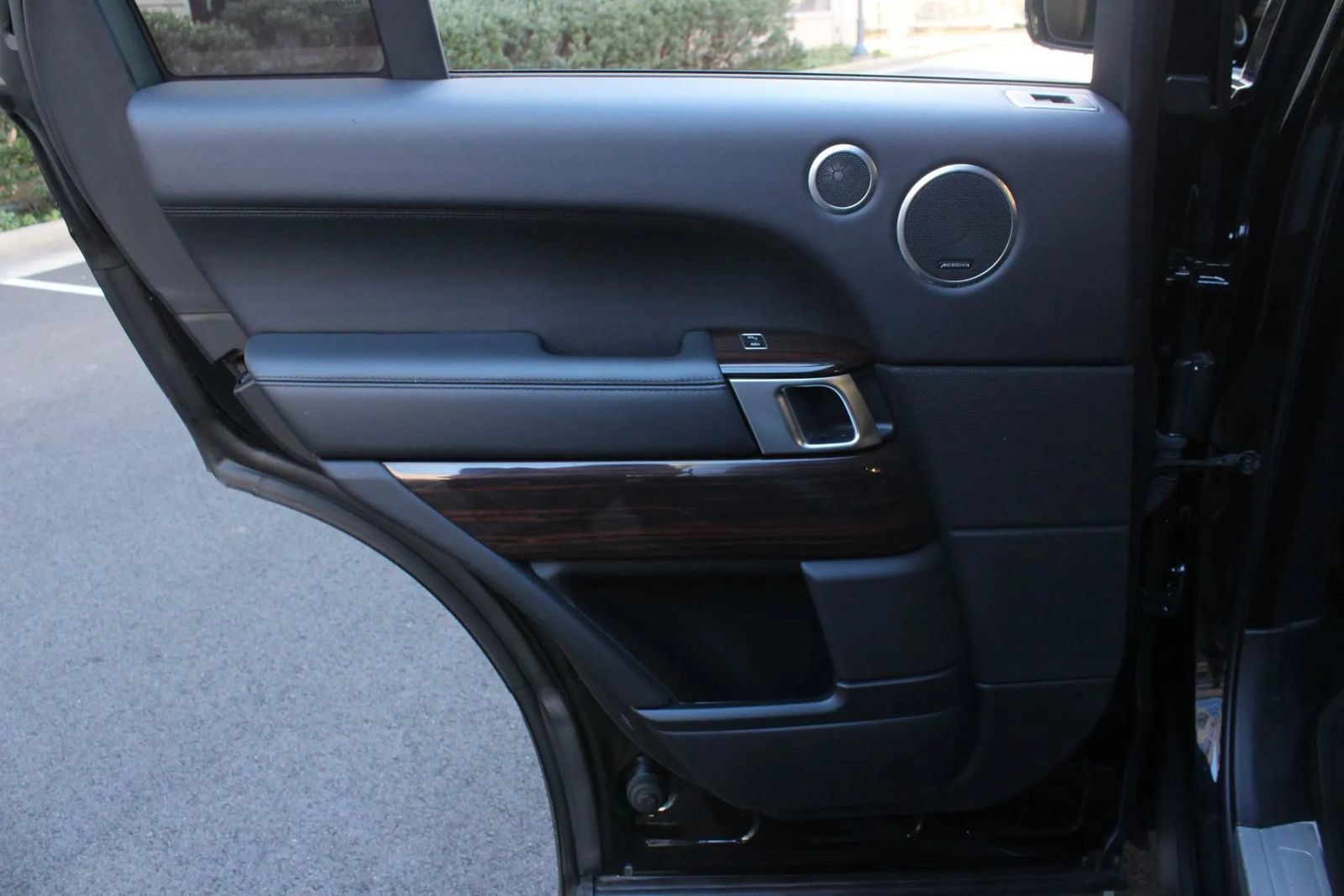 Used 2015 Land Rover Range Rover Supercharged AWD/4WD image 19