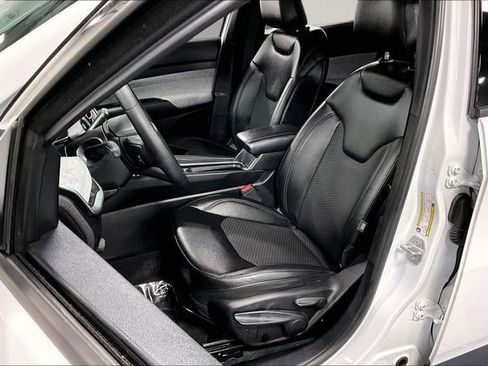 Used 2024 Jeep Compass Latitude image 20