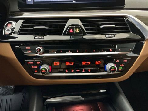 Used 2021 BMW 530i RWD image 12
