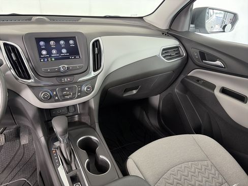 Used 2023 Chevrolet Equinox LS w/ LS Convenience Package FWD image 4