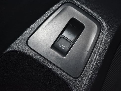 Used 2022 Volkswagen Tiguan SE FWD image 6