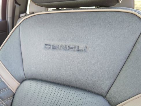 Used 2024 GMC Canyon Denali image 19