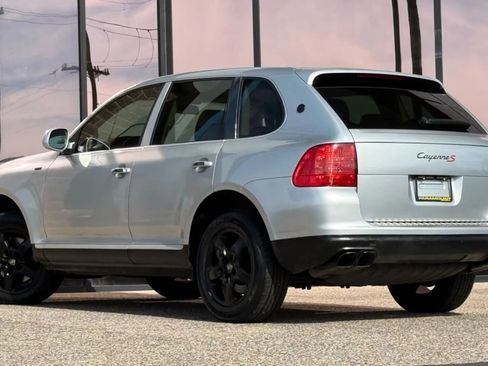 Used 2003 Porsche Cayenne S image 7