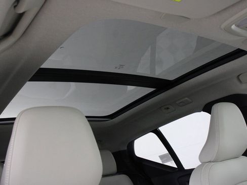 Certified 2026 Volvo XC40 B5 Plus AWD/4WD image 23
