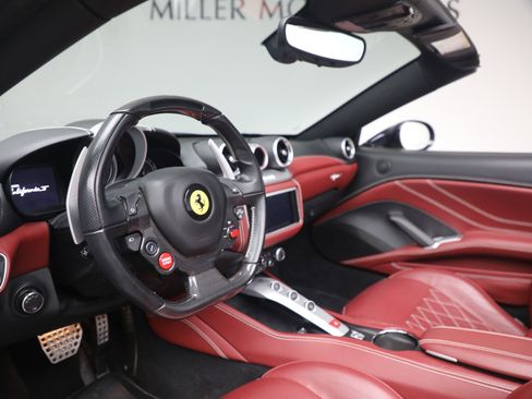 Certified 2016 Ferrari California T RWD image 13