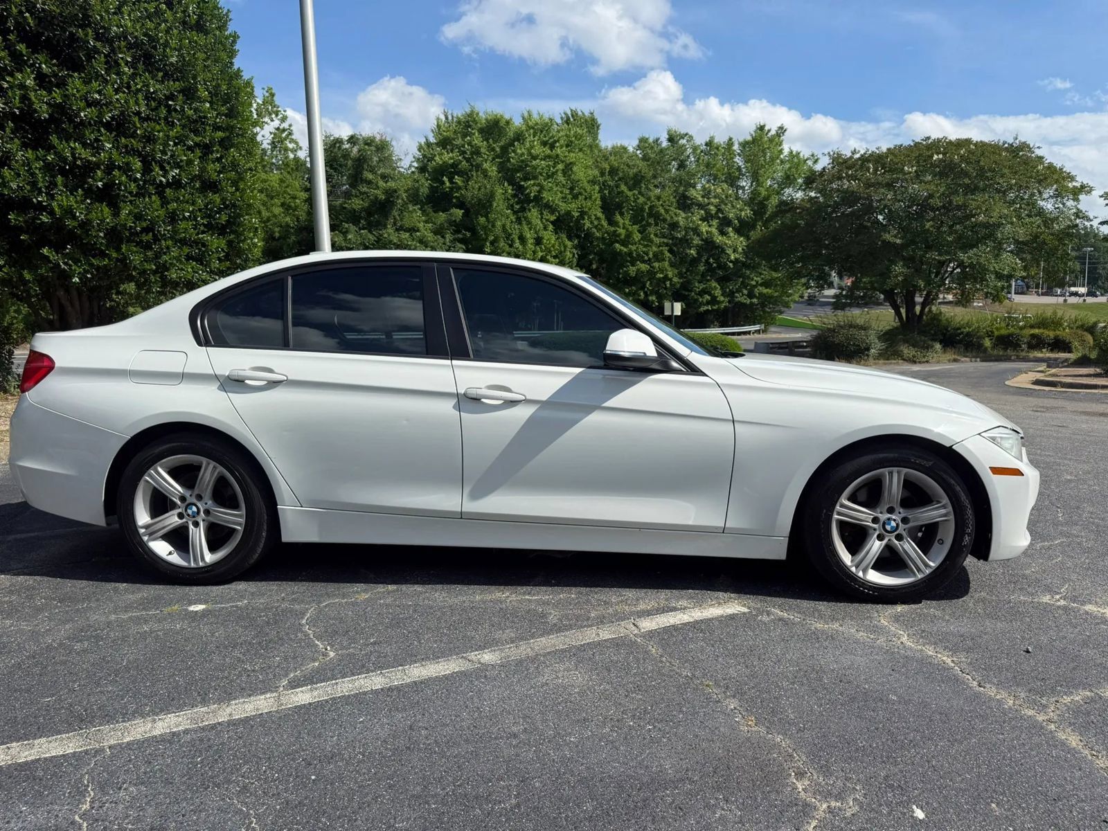 Used 2015 BMW 320i Sedan RWD image 4
