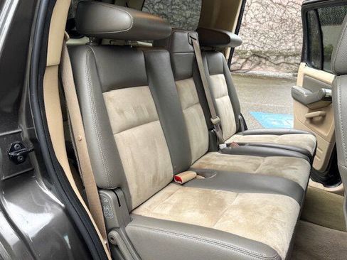 Used 2006 Ford Explorer Eddie Bauer image 25