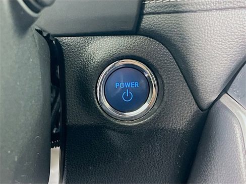 Used 2019 Toyota RAV4 Limited image 18