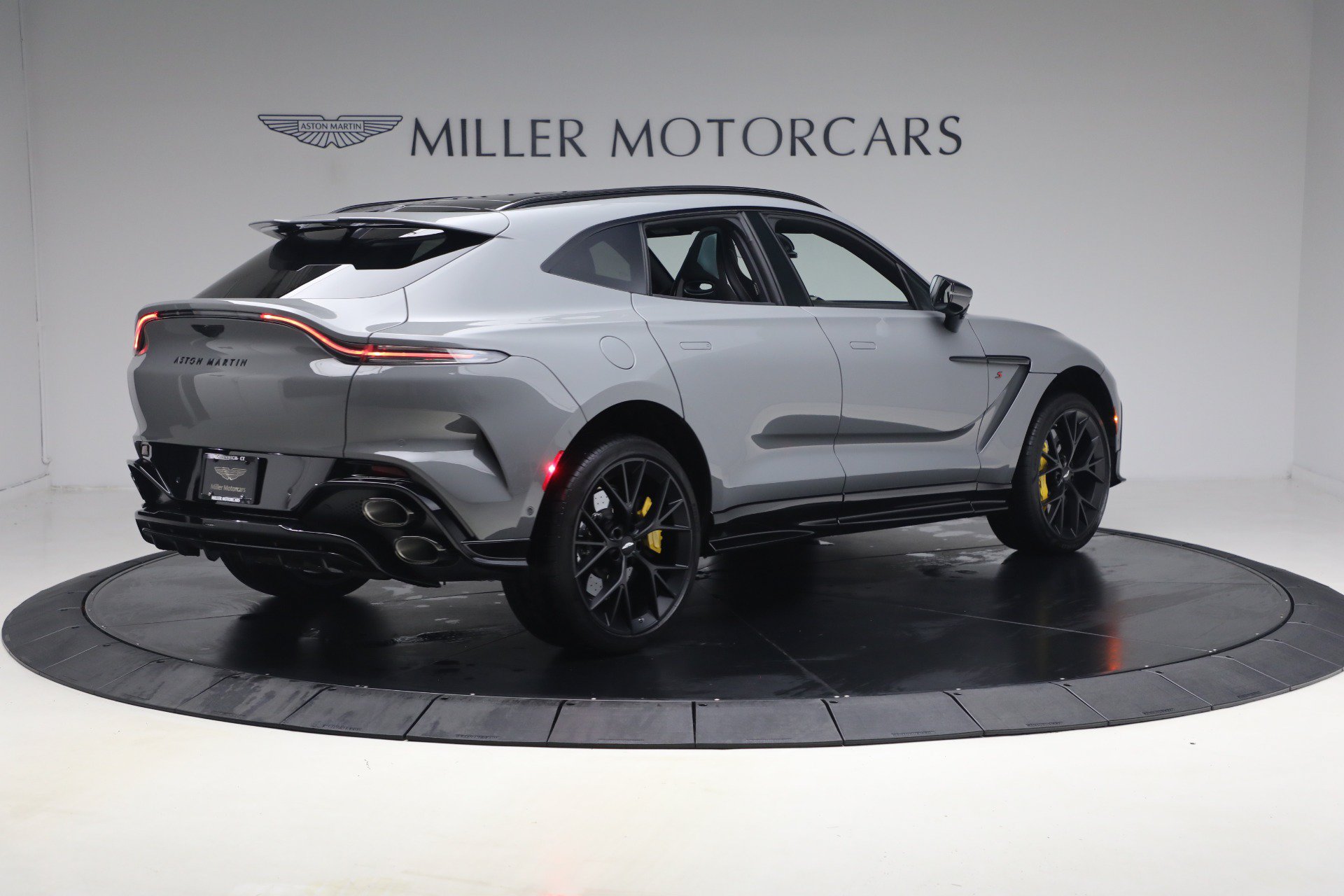 Used 2026 Aston Martin DBX S AWD/4WD image 7