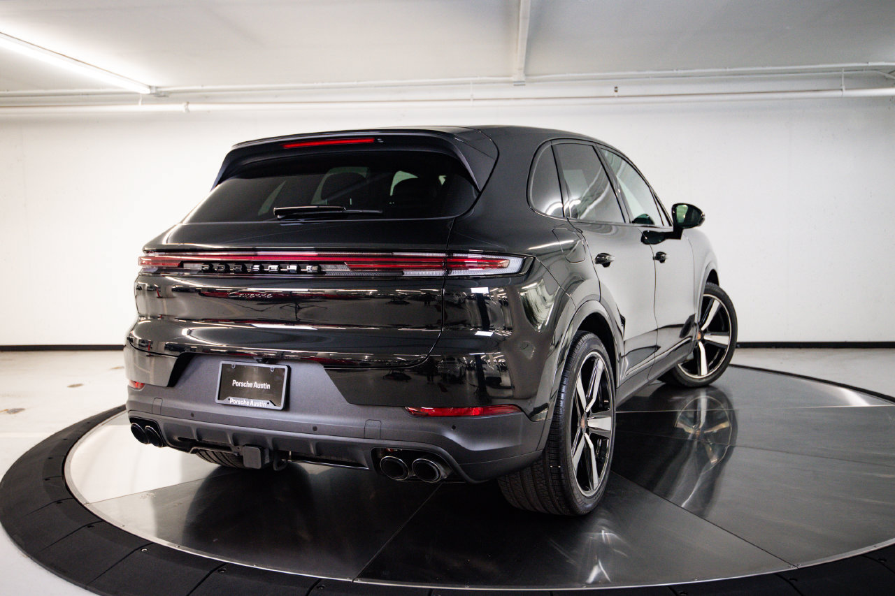 Certified 2026 Porsche Cayenne AWD/4WD image 7