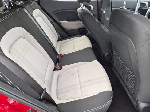 Used 2025 Hyundai Venue SEL FWD image 29