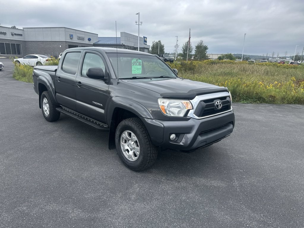 Used 2015 Toyota Tacoma 4x4 Double Cab w/ SR5 Package image 2