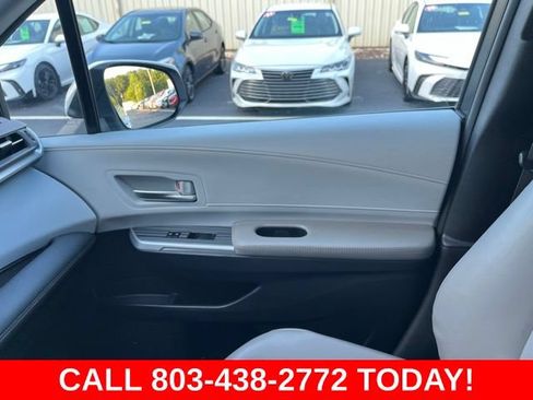 Used 2025 Toyota Sienna XLE FWD image 27