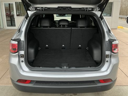 Used 2023 Jeep Compass Latitude image 23