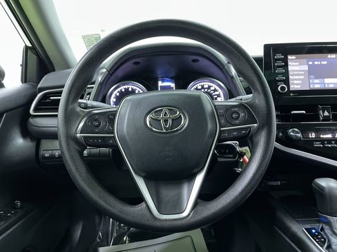 Used 2022 Toyota Camry LE image 19