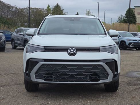 New 2026 Volkswagen Taos SE AWD/4WD image 2