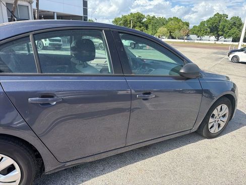 Used 2014 Chevrolet Cruze LS image 6