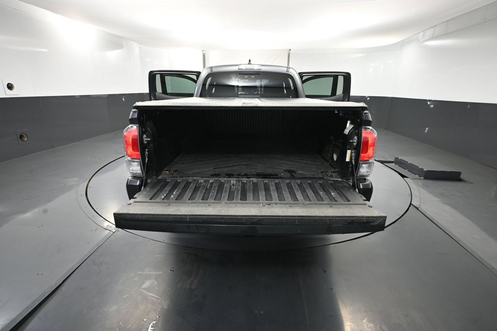 Used 2021 Toyota Tacoma TRD Sport AWD/4WD image 31
