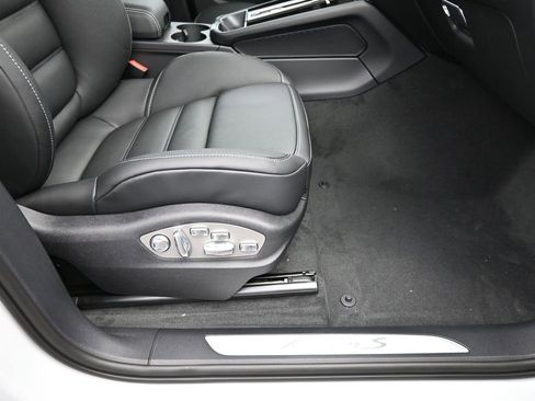 Certified 2026 Porsche Macan S AWD/4WD image 34