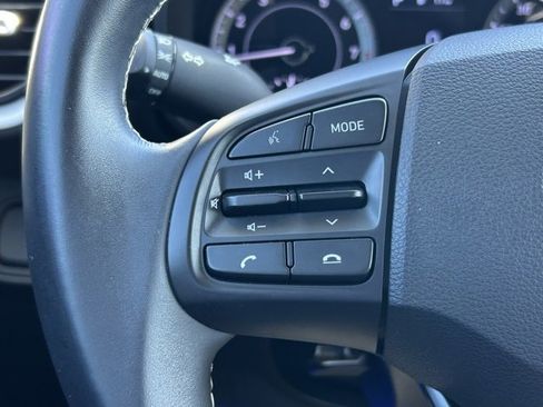 Used 2022 Hyundai Venue Limited image 21